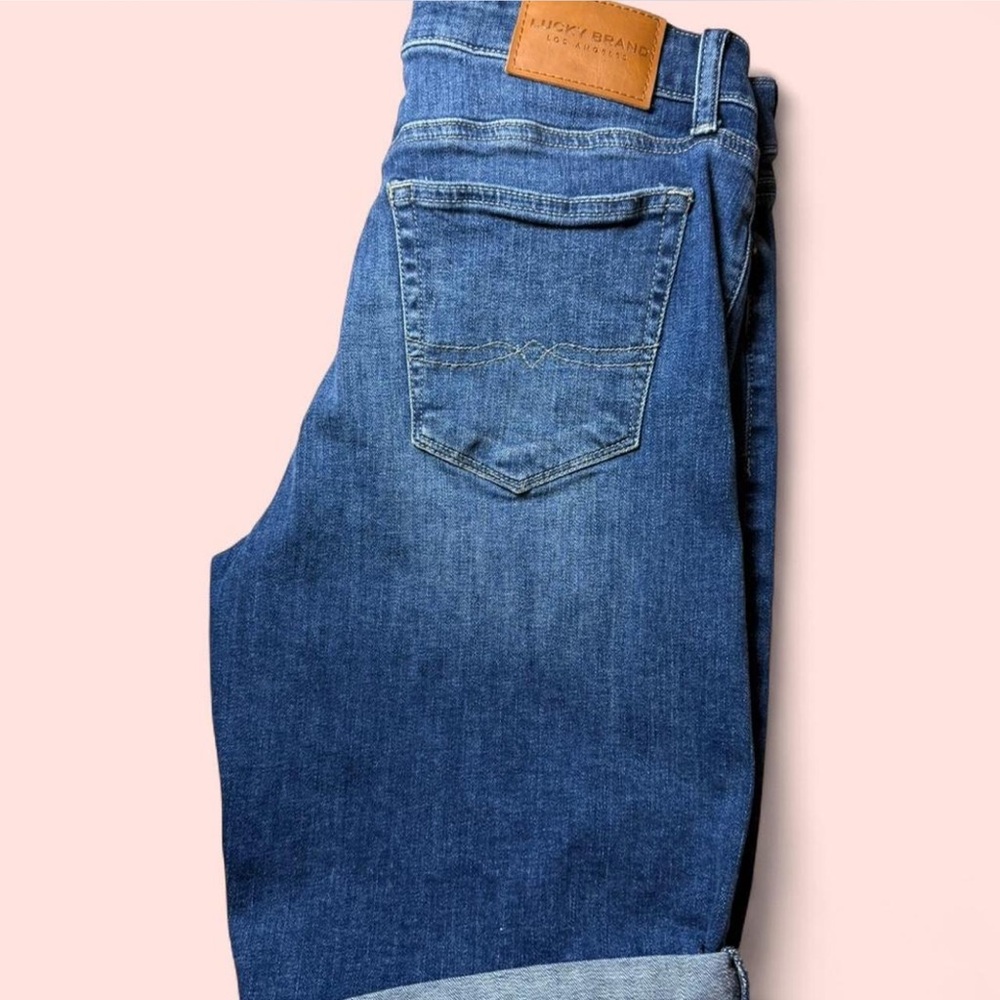Lucky Brand woman’s capri Classic Blue Straight Jeans